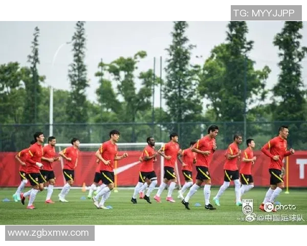 足球明星拍照时的独特姿势揭秘让你大开眼界的瞬间捕捉与风格展现 足球明星拍照时的独特姿势揭秘让你大开眼界的瞬间捕捉与风格展现